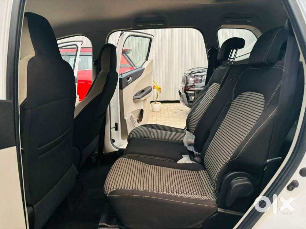 Renault Triber 1.0 Rxz Dual Tone, 2023, Petrol