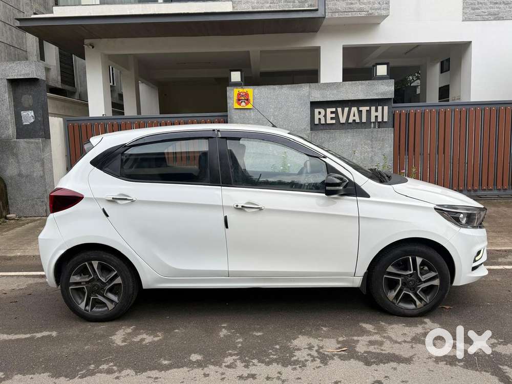 Tata Tiago 1.2 Revotron Xza, 2023, Petrol