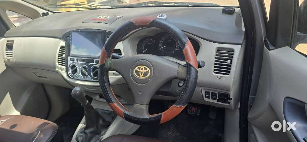 Toyota Innova 2.5 G (diesel) 8 Seater Bs Iv, 2011, Diesel