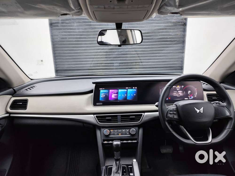 Mahindra Xuv700 2.0 Ax 5 Petrol At Str, 2022, Petrol