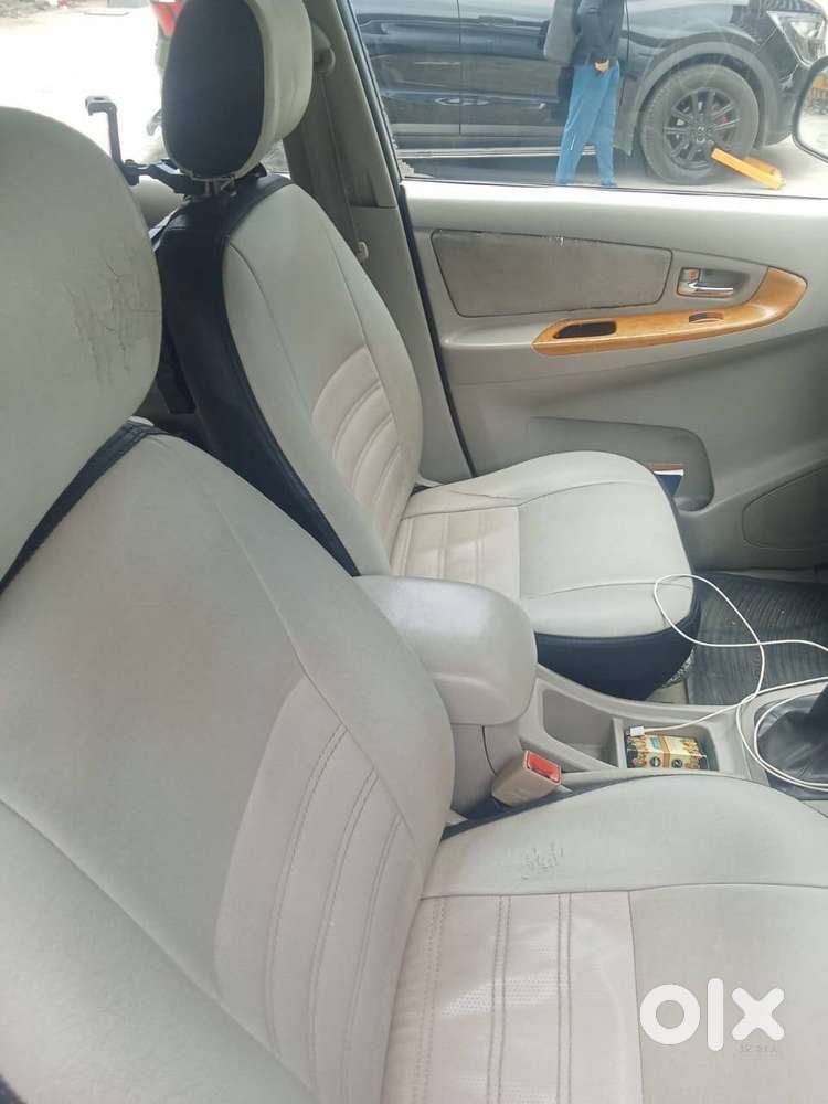 Toyota Innova 2.0 V 2010