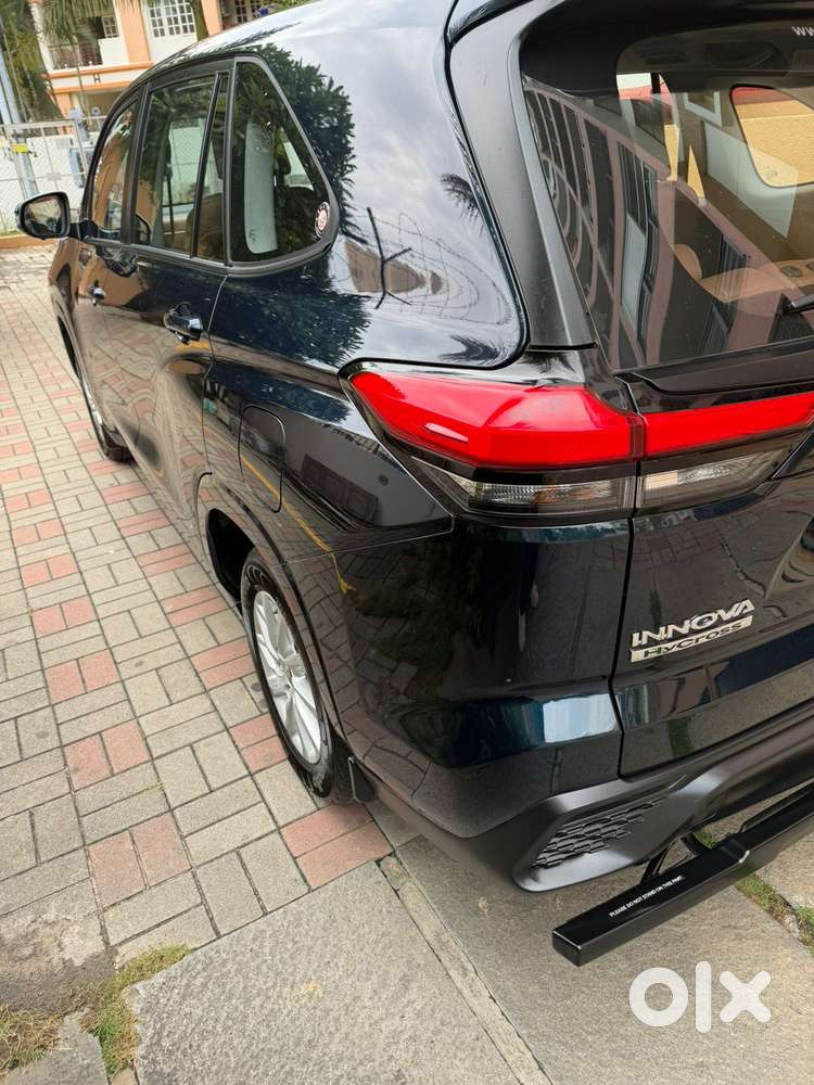 Toyota Innova Hycross 7s Option, 2025, Petrol