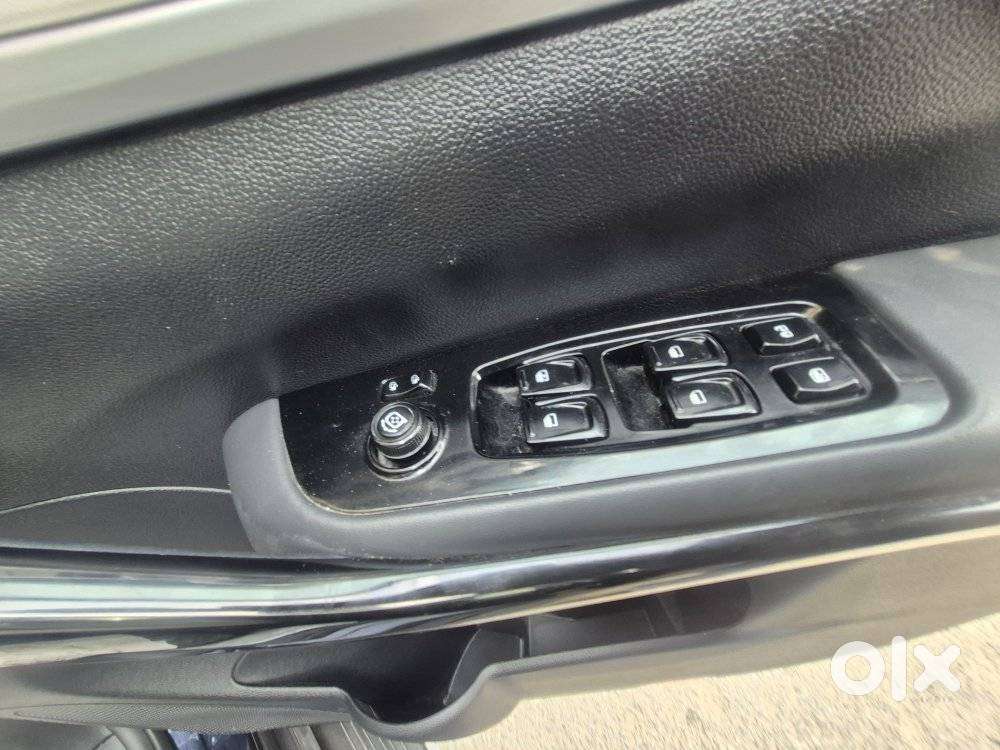 Mahindra Xuv700 2.0 Ax 7 Petrol Mt Str, 2024, Petrol
