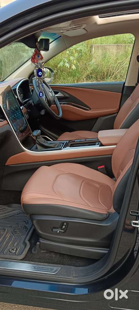 Mg Hector Plus Savvy Pro 1.5 Turbo Petrol Cvt 7 Str Dual Tone, 2025,..