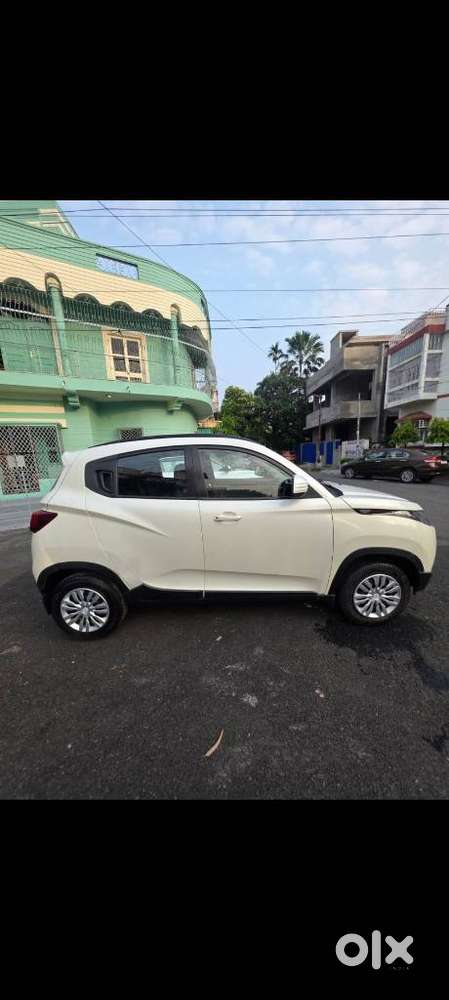 Mahindra Kuv 100 Mahindra-kuv-100-d75-k8, 2016, Petrol