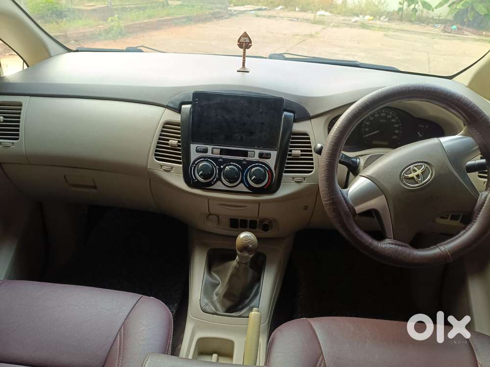 Toyota Innova 2.5 G (diesel) 8 Seater Bs Iv, 2014, Diesel