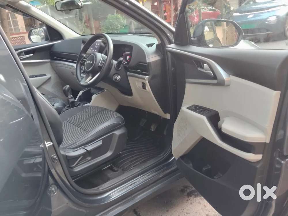 Kia Carens 1.5 Premium 7 Str, 2023, Petrol