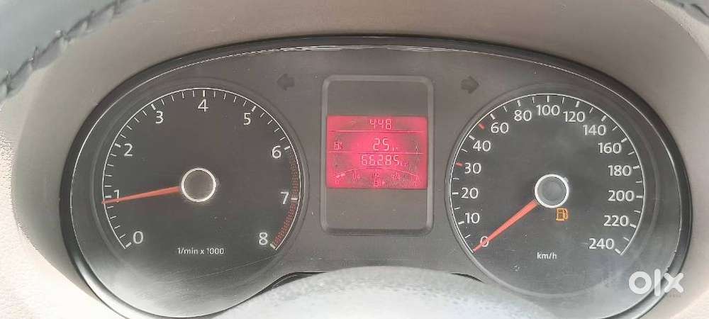 Volkswagen Vento 2010-2013 Petrol Highline, 2012, Petrol