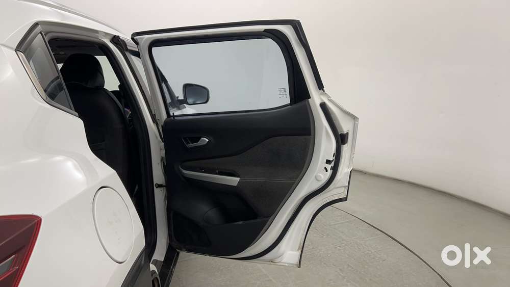 Nissan Magnite 1.0 Xv Premium Turbo (o), 2022, Petrol