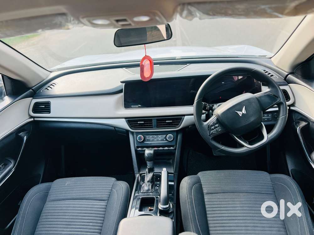 Mahindra Xuv700 2.2 Ax 5 Diesel At 7 Str, 2023, Diesel