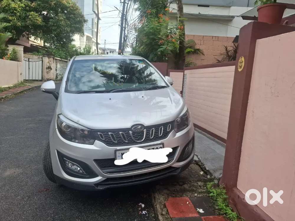 Mahindra Marazzo 8str