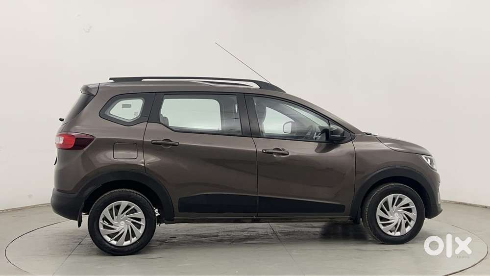 Renault Triber Rxz, 2022, Petrol