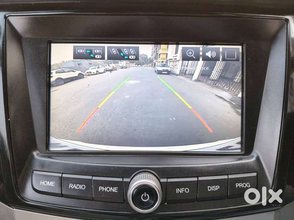 Mahindra Xuv300 1.2 W8 (o) Amt Petrol, 2023, Petrol