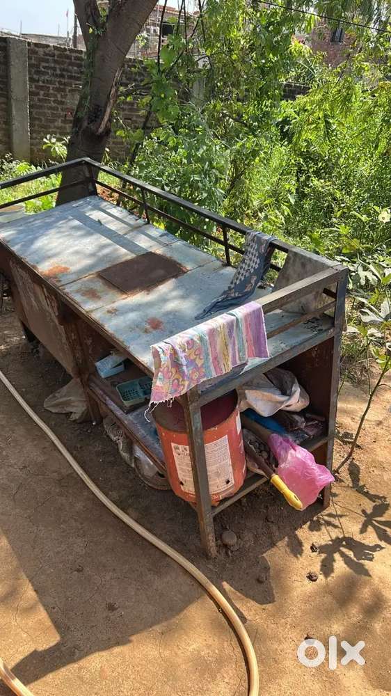 FOOD COUNTER