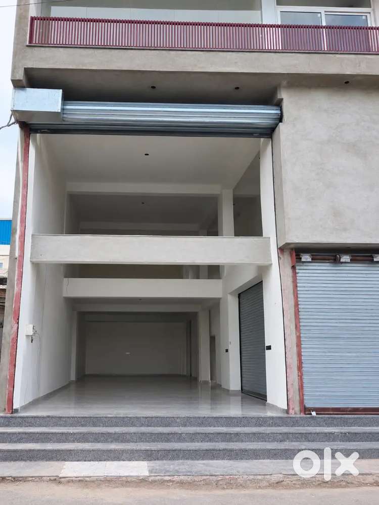 Rent duplex showroom