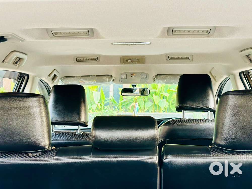 Toyota Innova Crysta 2.4 G Plus Mt 8 Str, 2023, Diesel