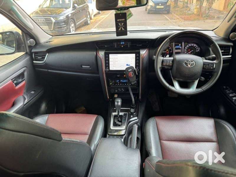 Toyota Fortuner Legender