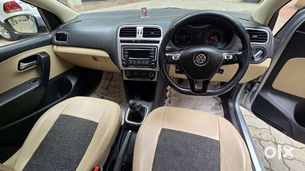 Volkswagen Polo Petrol Highline 1.6l, 2015, Diesel