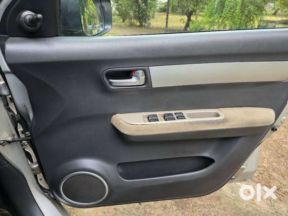 Maruti Suzuki Dzire-2010-first Owner-silky Silver
