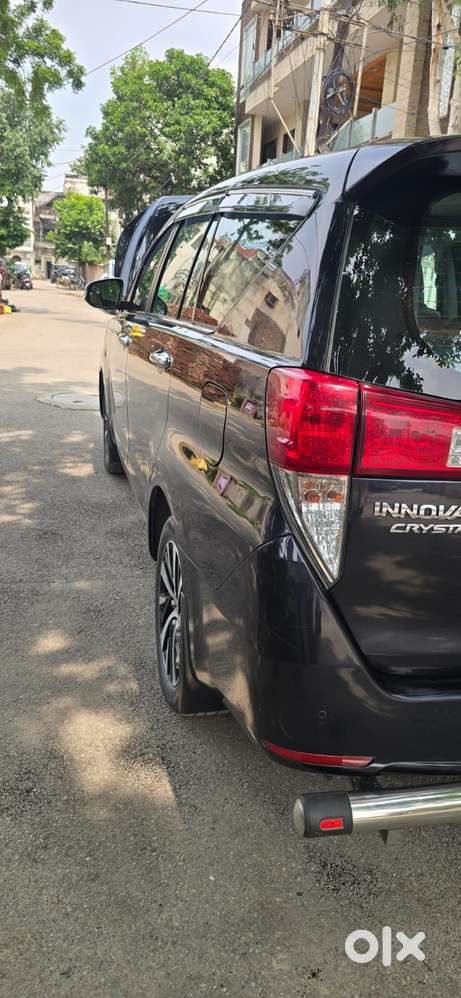 Toyota Innova Crysta 2.8z Automatic, 2022, Diesel