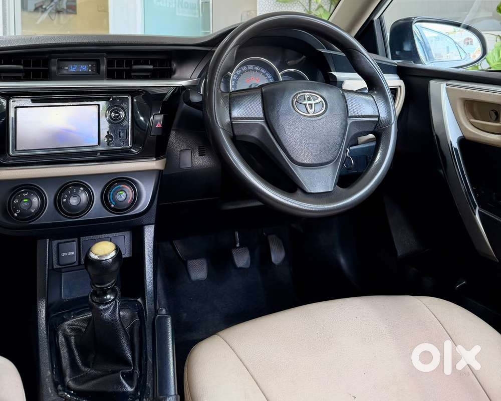 Toyota Corolla Altis 1.8 J, 2014, Petrol