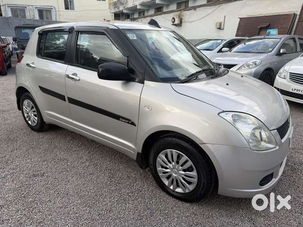 Maruti Suzuki Swift Lxi Bsiii, 2006, Petrol