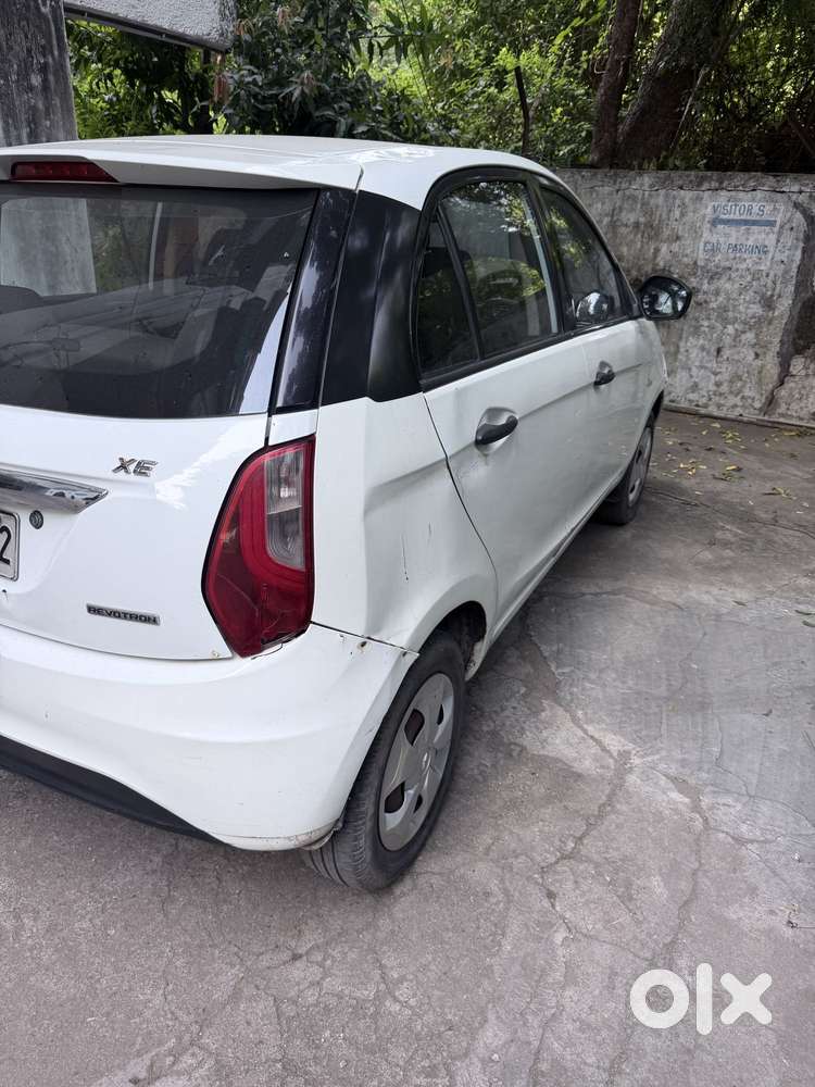 Tata Bolt Revotron Xe, 2015, Petrol