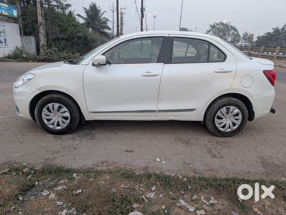 Maruti Suzuki Dzire, 2022, Petrol