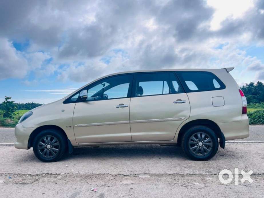 Toyota Innova 2.5 Vx 7 Seater Bs Iv, 2011, Diesel