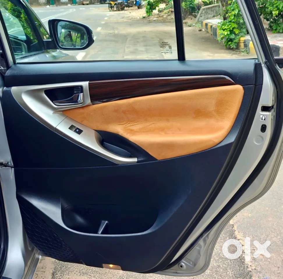 Toyota Innova Crysta 2.8 Zx At 7 Seater, 2017, Diesel