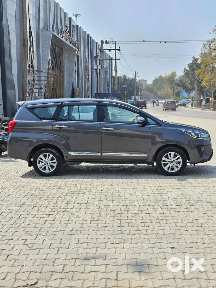 Toyota Innova Crysta 2016