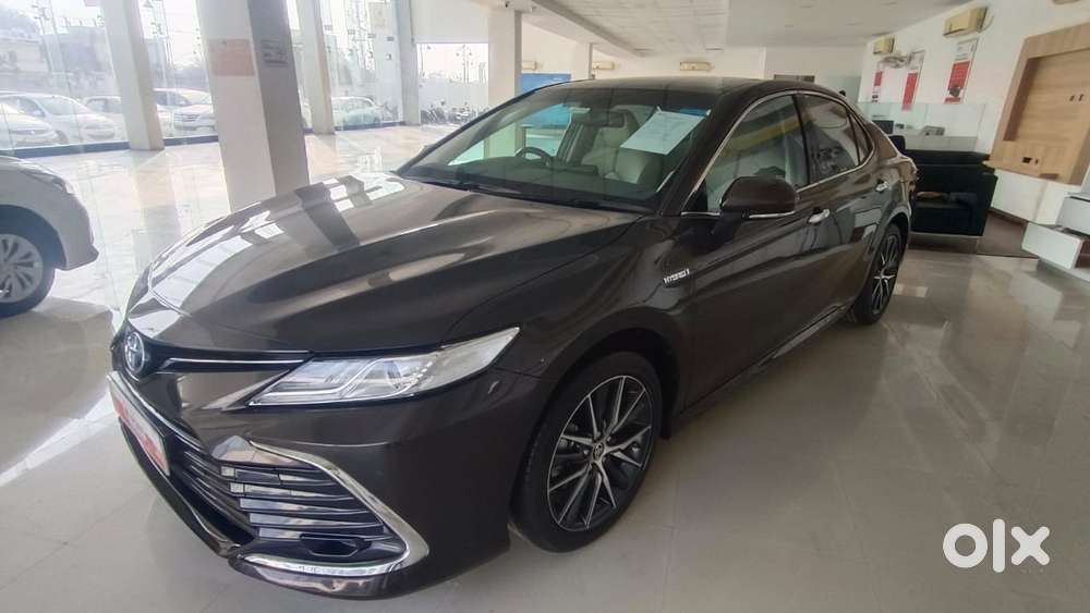 Toyota Camry Hybrid, 2023, Cng & Hybrids