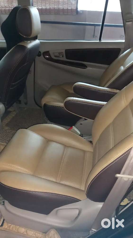 Toyota Innova 2.0 V 2013