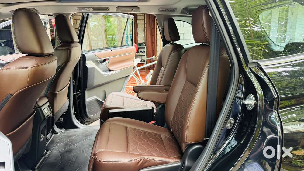 Toyota Innova Hycross 2.0 Zx (o) Hybrid 7 Str, 2023, Petrol
