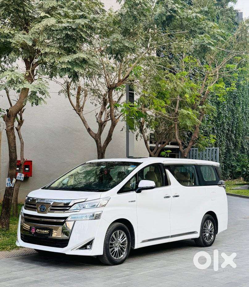 Toyota Vellfire 2.5 Hybrid, 2023, Petrol