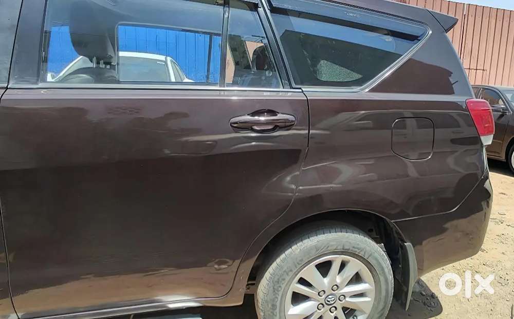 Toyota Innova Crysta G