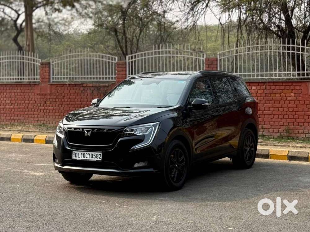 Mahindra Xuv 7oo Ax7 Luxuary Pack At 7 Seater Black