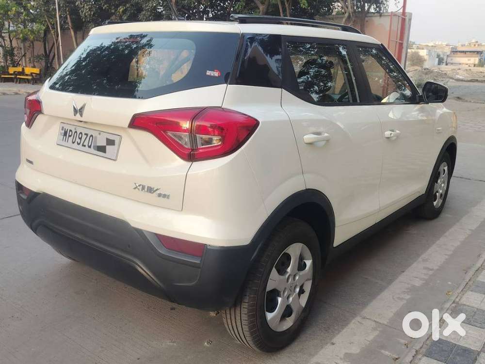 Mahindra Xuv300 1.2 W6 Amt Petrol, 2023, Petrol