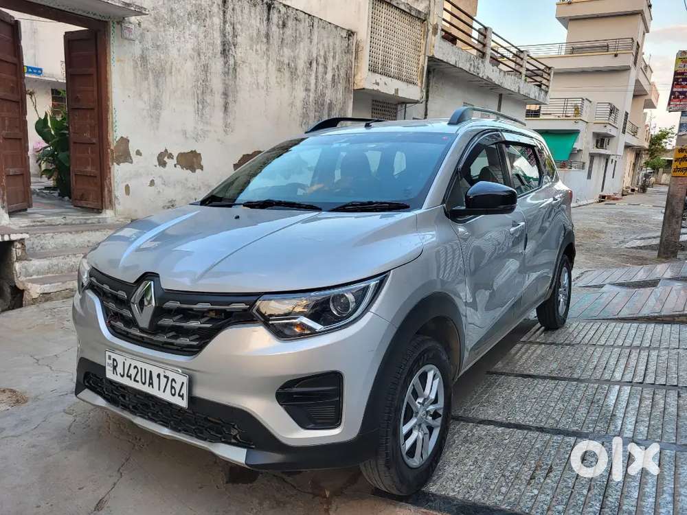 Renault 7-seater Car Showroom Condition