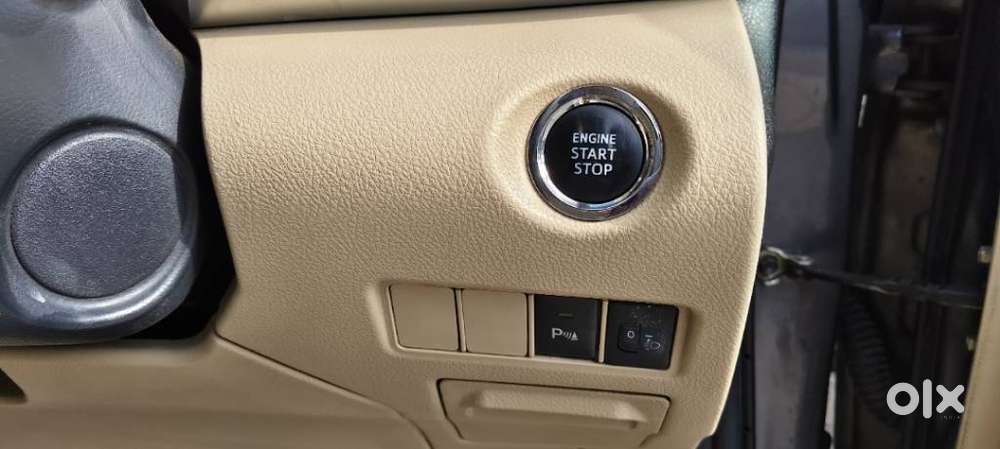 Toyota Yaris V Cvt, 2018, Petrol