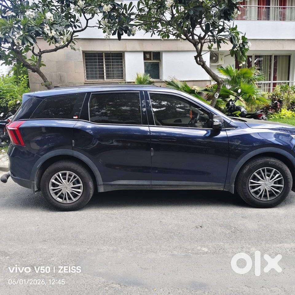Mahindra Xuv700 Ax 5 Petrol Mt 7 Str (e), 2025, Petrol