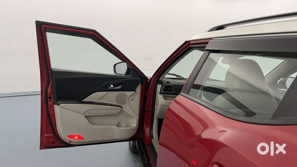 Mahindra Xuv300 W8 (o) 1.5 Diesel Amt Dual Tone, 2019, Diesel