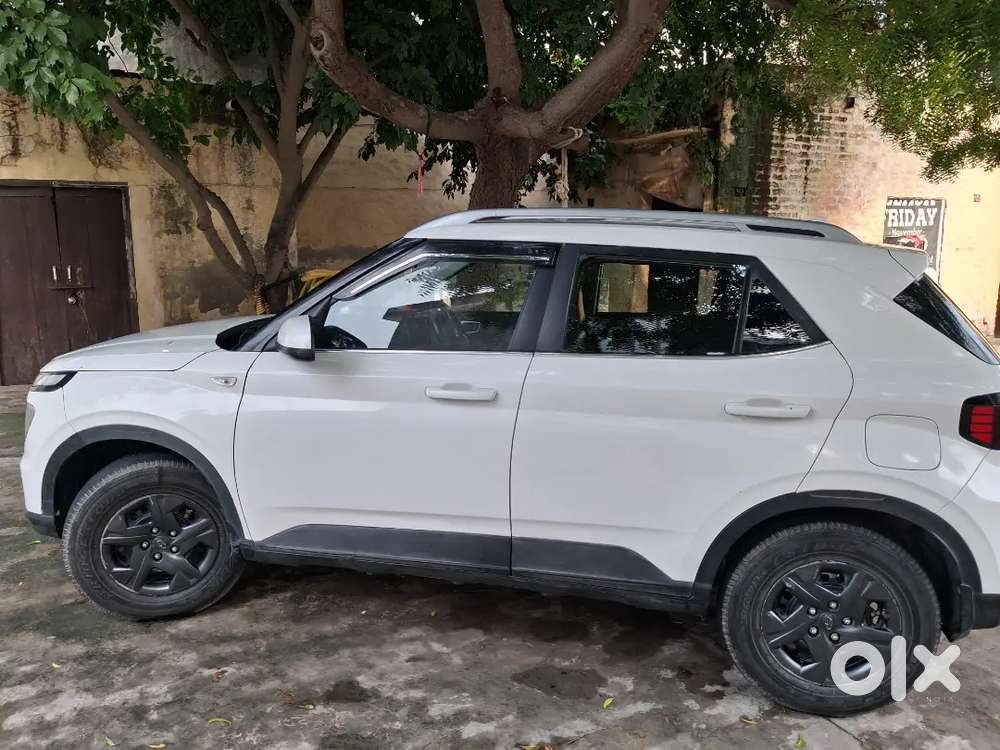 Hyundai Venue Petrol 2024