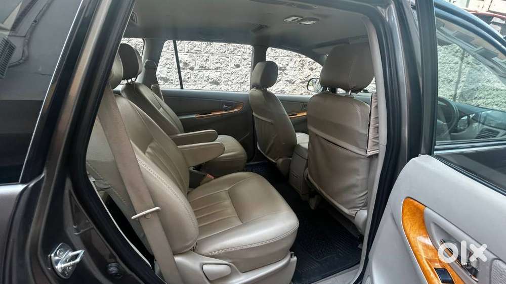 Toyota Innova 2.5v For Sale