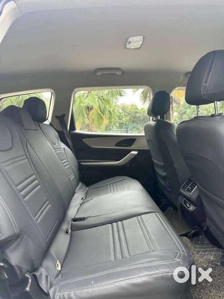 Mahindra Xuv700 Ax 3 Petrol Mt 5 Str (e), 2022, Petrol