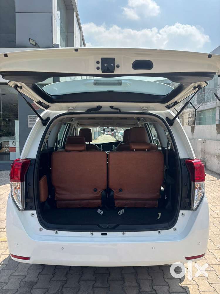 Toyota Innova Crysta [2020-ongoing] 2.4 Gx 7 Str, 2021