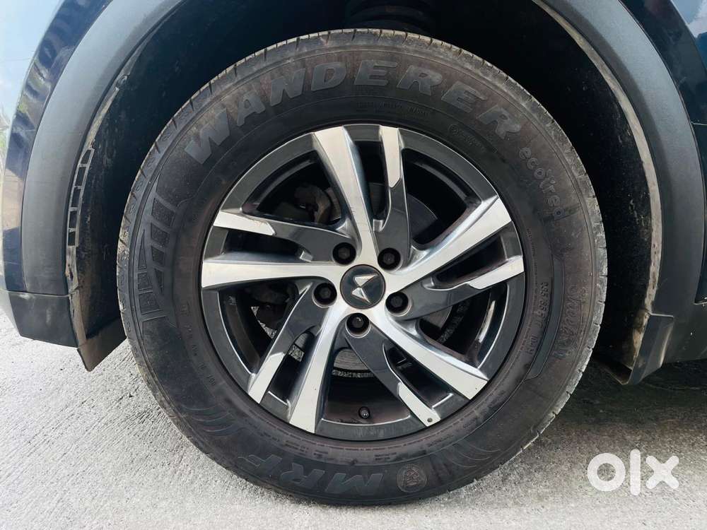 Mahindra Xuv700 2.0 Ax 5 Petrol Mt 7 Str, 2022, Petrol