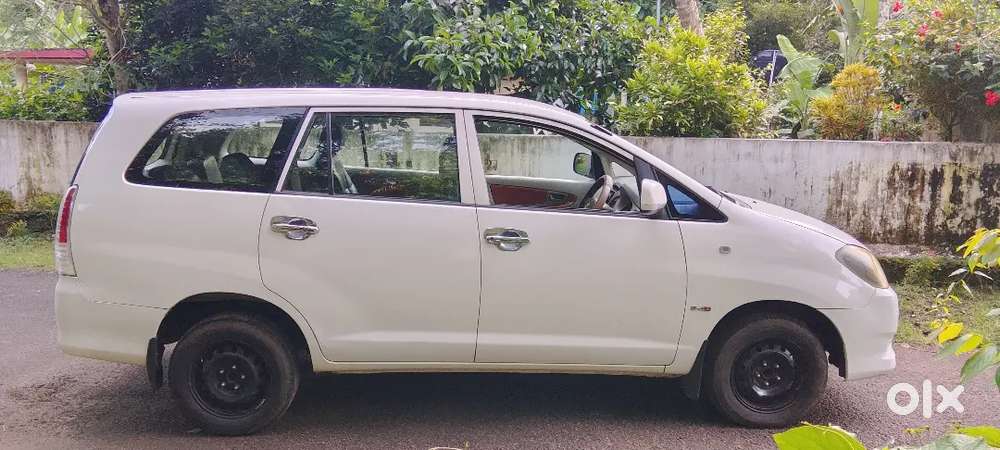 Toyota Innova 2011