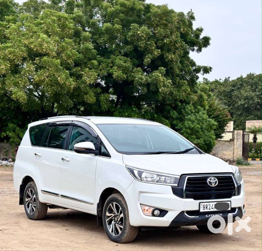 Toyota Innova Crysta 2.4 G Plus Mt 8 Str, 2025, Diesel