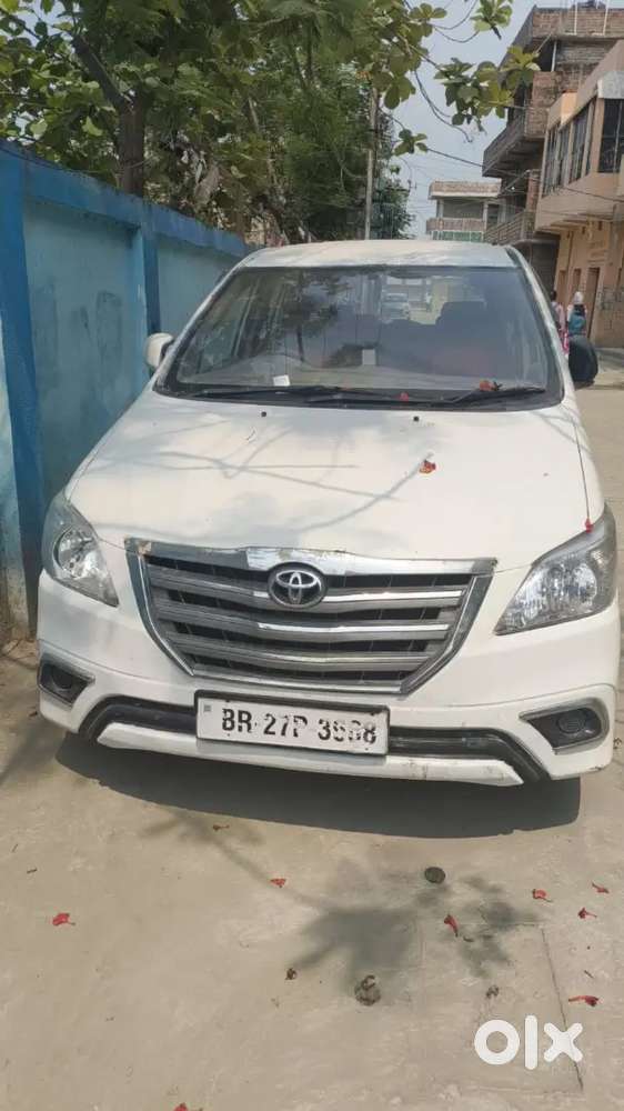 Toyota Innova Le 2014